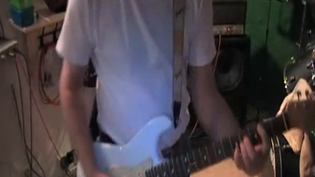 Laurent Simon playing a riff on a 2009 Fender Classic Series 60's Stratocaster смотреть онлайн