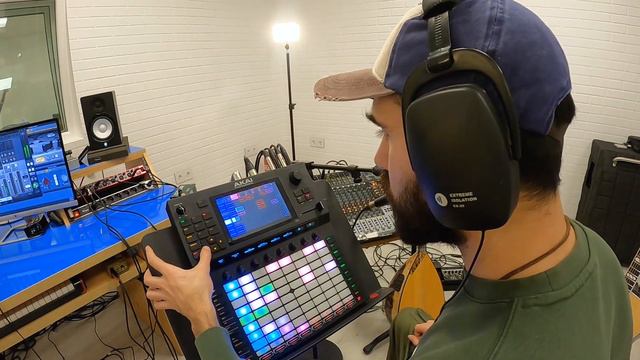 Chingiz Mustafayev ft. Anar Isaev - BEAUTIFUL MEDITATION ( live looping ) смотреть онлайн