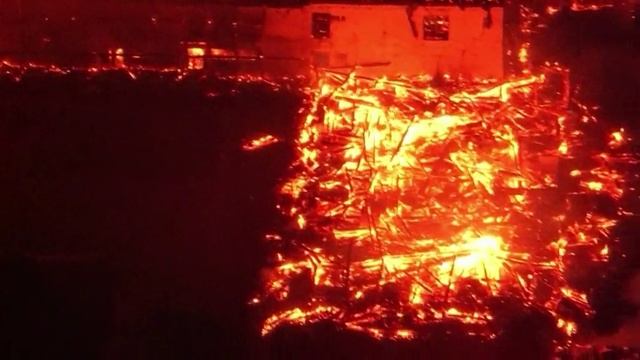 Le château de Shuri, classé au patrimoine mondial de l'Unesco, ravagé par un incendie смотреть онлайн