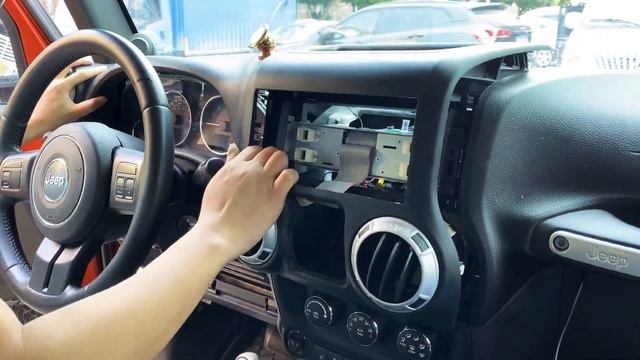 Install the 10.1" HD Touch-Screen Radio Carplay Head Unit on Jeep Wrangler смотреть онлайн
