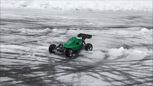 HSP Searover 1/8 Nitro Vs HSP Fable 1/5 Drifting In Snow 2015