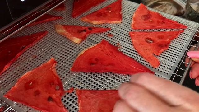 Сушка арбуза. Снеки и пастила из арбуза. Стоит ли это делать? Мой опыт и отзыв. смотреть онлайн