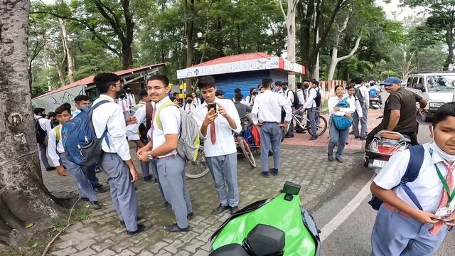 School Girls Happy Reactions On My Superbike Zx10r & School Boys Crazy Reactions On Loud Exhaust OM смотреть онлайн