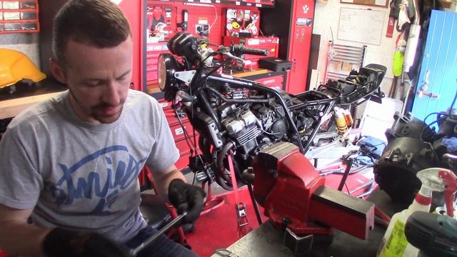 Budget Motorcycle Engine Stand смотреть онлайн