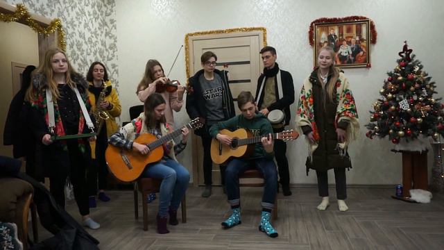 Ксюша и группа Musik Band пришли поздравить со Старым Новым годом. смотреть онлайн
