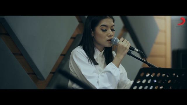 Tom Jay Williams ft Cantika Abigail - Man In The Mirror (Cover) смотреть онлайн