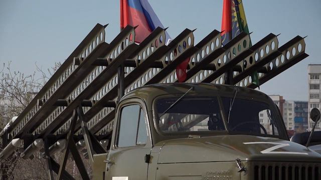 Поддержать наших в День Победы В Братске состоялся патриотический автопробег смотреть онлайн