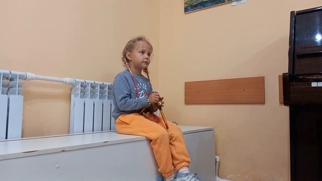 Учимся играть на ложках. Ходит зайка. смотреть онлайн