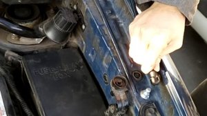 Газовые упоры капота на Hyundai Tucson