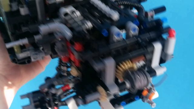 Точная копия внедорожника Land Rover Defender из Лего. Процесс сборки джипа и двигателя смотреть онлайн