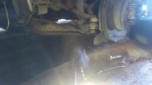 Как снять рулевой наконечник без съемника