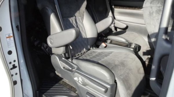 Топовые гибриды ALPHARD и VELLFIRE. Все фишки. Ищем отличия.