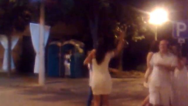 Бабуля жжёт на беззвучной дискотеке смотреть онлайн