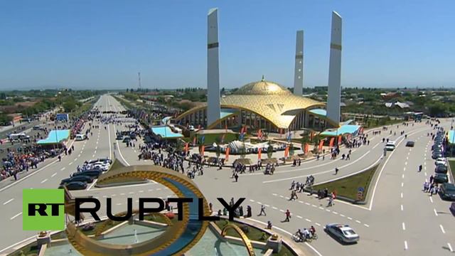 Russia 15,000 Muslims race to opening of Europe's largest mosque in Moskow смотреть онлайн