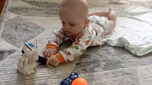 Как научить ребёнка ползать в 5 месяцев