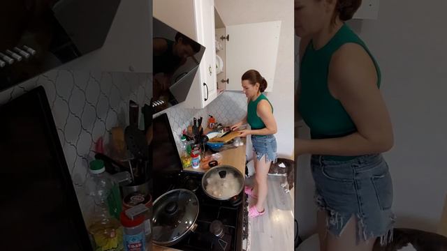 Готовим плов с пёселем😋 С пятницей, друзья🍸💃 Желаю супер-классных выходных. смотреть онлайн