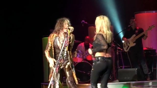 Steven Tyler and Britney Spears Tribute perform Walk This Way смотреть онлайн