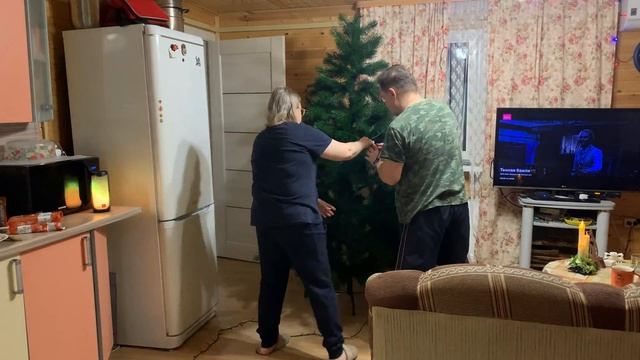 1275 УСТАНАВЛИВАЕМ ЁЛКУ в ДОМЕ ❤ НАША КРАСАВИЦА ❤ ПОКУПКИ в ПЕРЕКРЁСТКЕ Vlogmas смотреть онлайн