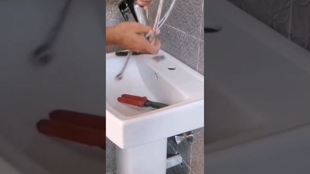 how to install wash basin mixer | wash basin mixer fitting #showkattech #basin #mixer смотреть онлайн
