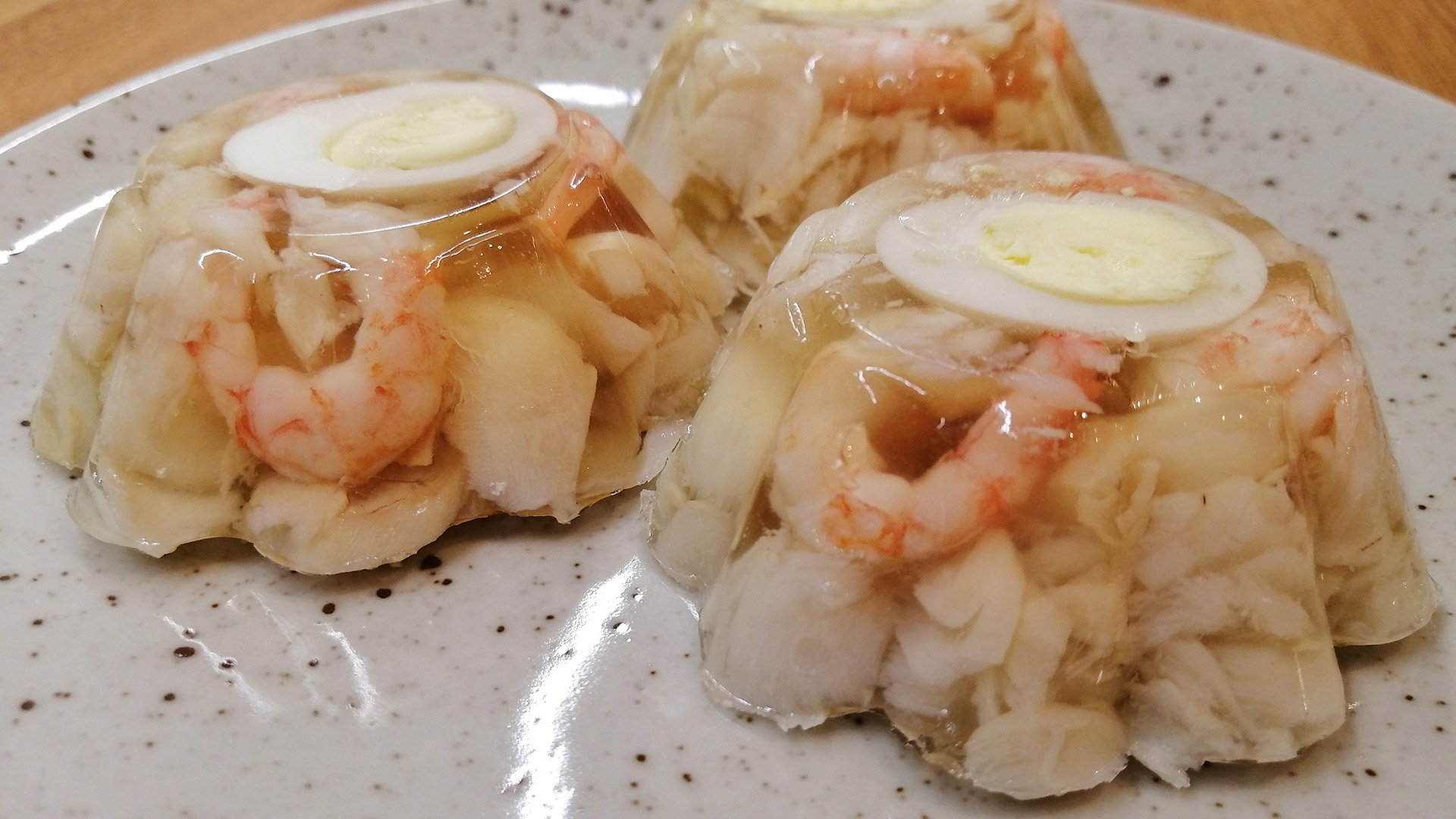 РЫБНОЕ ЗАЛИВНОЕ ПО-ЦАРСКИ с креветками и перепелиными яйцами смотреть онлайн