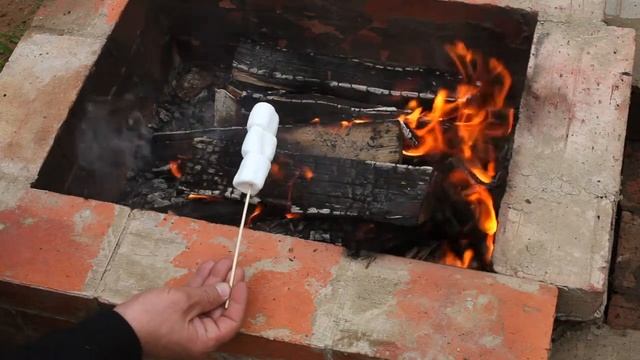 Маршмеллоу на огне. Жареный на костре Зефир смотреть онлайн