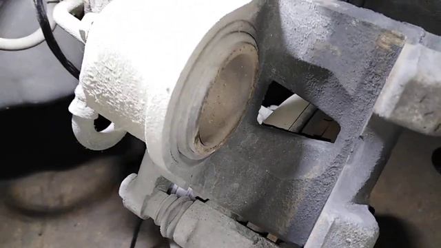 Замена передних тормозных колодок Toyota Platz смотреть онлайн