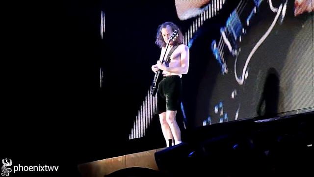 AC/DC - Angus Young's Guitar Solo (At Download Festival 2010) 11/6/10 смотреть онлайн