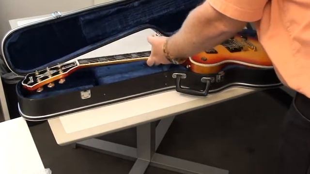 Vintage Guitar Unpacking - Opening the Case - WOW смотреть онлайн