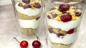 Легкий творожный десерт с вишней - ПП рецепт