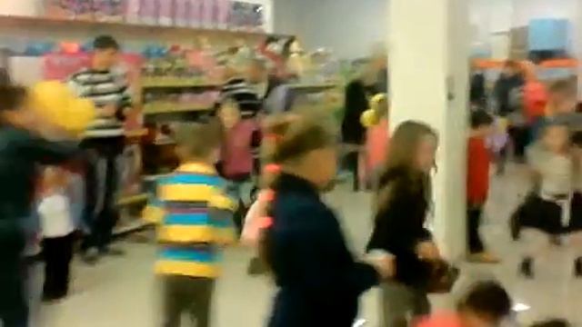 Дети танцуют со Снегурочкой 22 декабря в Лимпопо (Симферополь) смотреть онлайн