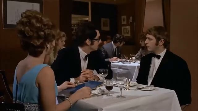 Monty Python Repülő Cirkusza - Éttermi jelenet смотреть онлайн