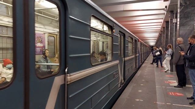 81-717/714 номерной на станции Водный Стадион смотреть онлайн