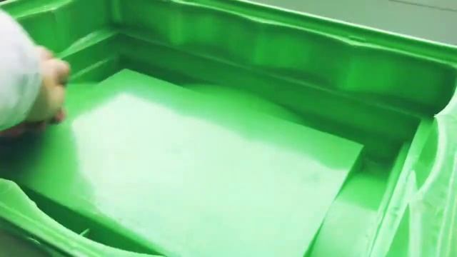 Уборка в клетке попугая? смотреть онлайн