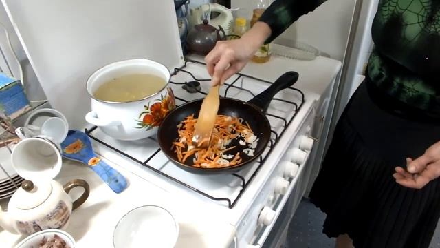 Суп с домашней лапшой и помидорами. Рекомендую. смотреть онлайн