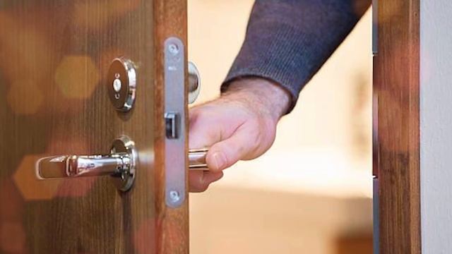Бабушка не знала как сказать внучке, что ее родители... смотреть онлайн