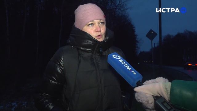 Путь во тьме: как жители Красновидово добираются до остановки общественного транспорта? смотреть онлайн