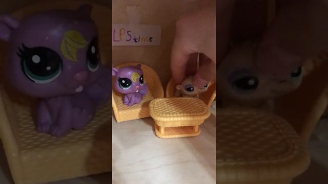 Разговорное видео в гостях официантка Лиза , сериал ( короче говоря моя мама уехала в командировку смотреть онлайн