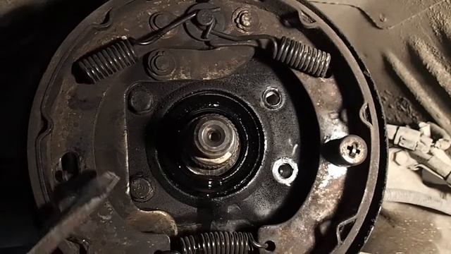 Замена пыльника кардана и сальника раздатки Nissan Patrol Y61. смотреть онлайн