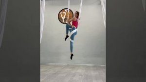 Aerial Yoga Hammock. Простая акробатика в гамаке