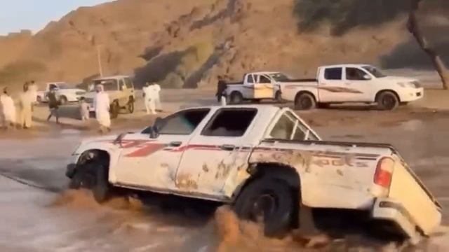 Heaven's punishment hit Saudi Arabia! The worst flood and storms in Mecca смотреть онлайн