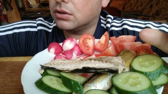 МУКБАНГ Скумбрия вареная | mukbang boiled mackerel | Обжор отварная скумбрия. смотреть онлайн