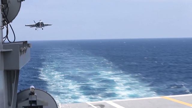 First Fixed Wing Aircraft Recovered Aboard USS Gerald R. Ford смотреть онлайн