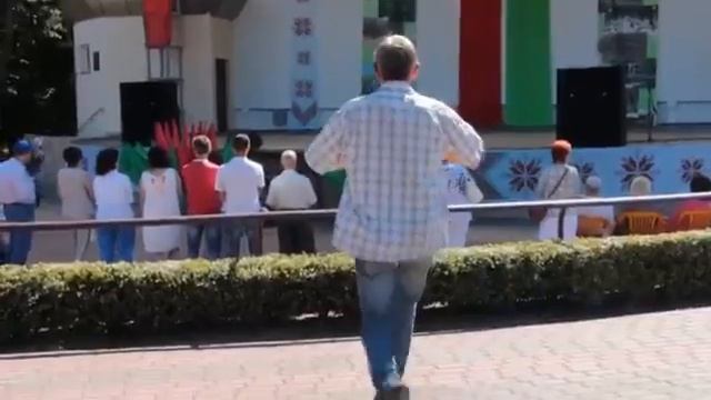 ПРИКОЛЬНЫЙ ТАНЕЦ. СМОТРЕТЬ ВСЕМ! смотреть онлайн