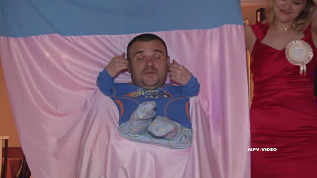 Прикольный свадебный конкурс Малышок смотреть онлайн