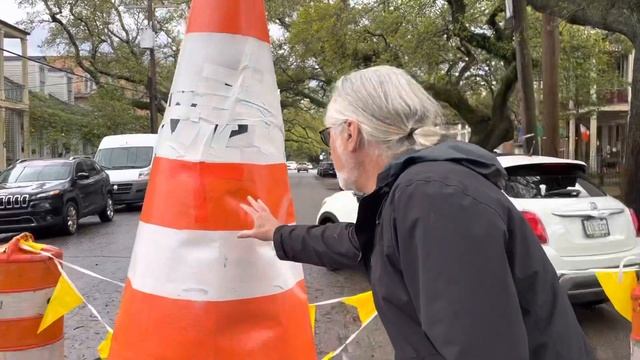 Giant Traffic Cone Appears Uptown смотреть онлайн