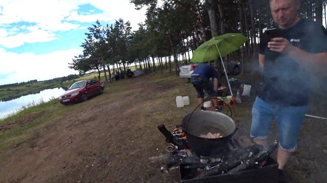 Пошли в поход на озеро под дождем в палатках с ночевкой и с детьми. Часть 1: Рыбалка, Плов, Уборка! смотреть онлайн