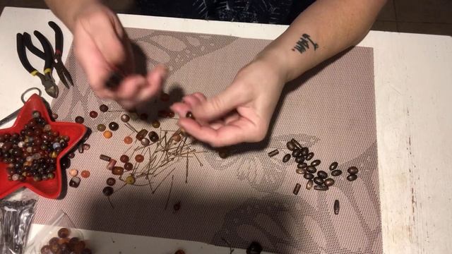 КОЛЬЕ (СОТУАР / БУСЫ) СВОИМИ РУКАМИ ? ТУТОРИАЛ УКРАШЕНИЕ РУЧНОЙ РАБОТЫ ? СБОРКА УКРАШЕНИЙ смотреть онлайн