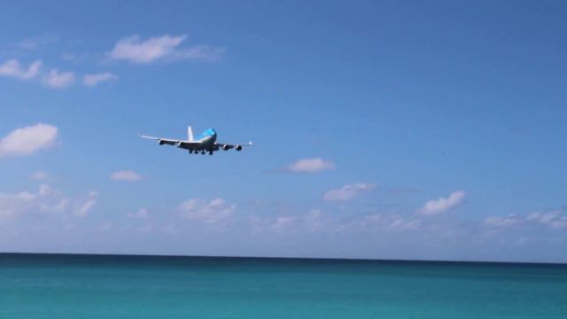 Посадка 747 на Сен-Мартине смотреть онлайн