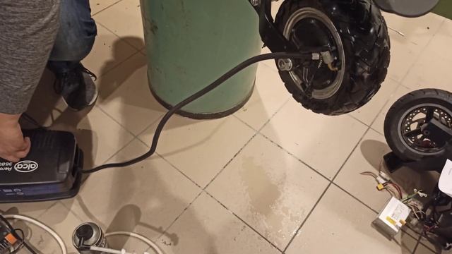 Видео 3.Ремонт колеса на электросамокате. смотреть онлайн
