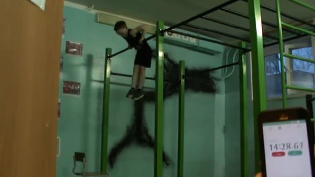 Подъем переворотом - 120 раз. 8 лет. смотреть онлайн